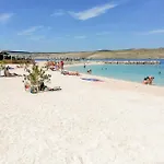 3 Bedroom Beautiful In Casa vacanze *