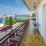Casa vacanze 3 Bedroom Beautiful In Jadranovo