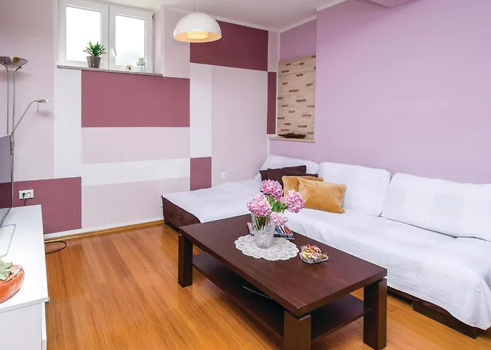 3 Bedroom Beautiful In * Ядраново
