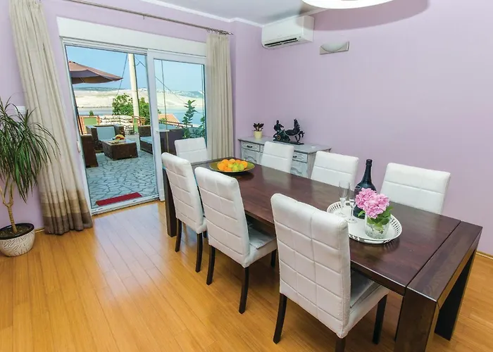 3 Bedroom Beautiful In Jadranovo