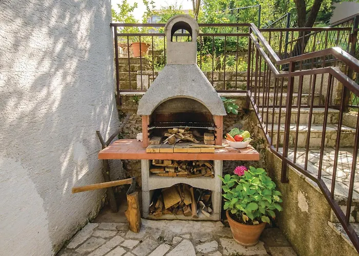 Semesterbostad 3 Bedroom Beautiful In Jadranovo