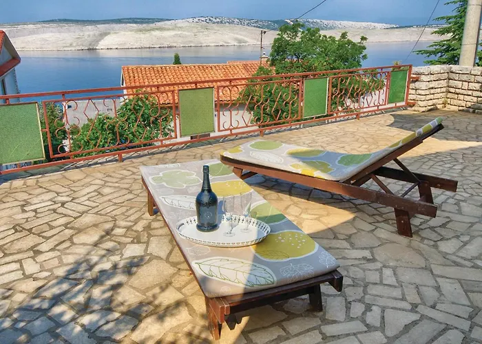 3 Bedroom Beautiful In Semesterbostad