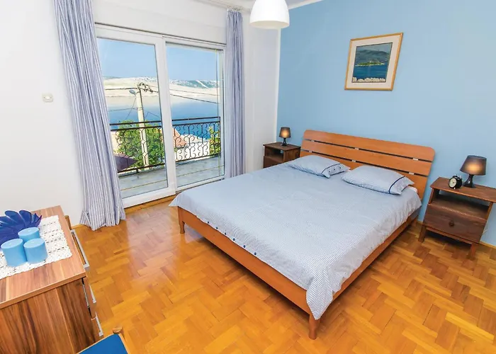 3 Bedroom Beautiful In Semesterbostad *