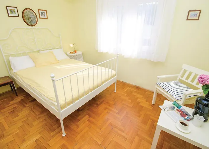 3 Bedroom Beautiful In Jadranovo