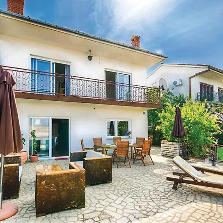 3 Bedroom Beautiful In Σπίτι διακοπών Jadranovo
