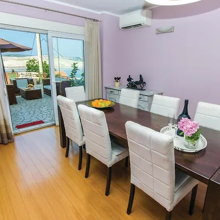3 Bedroom Beautiful In Jadranovo