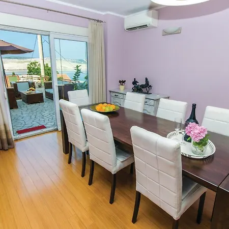 3 Bedroom Beautiful In Jadranovo