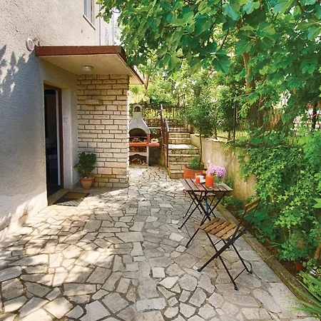 3 Bedroom Beautiful In Σπίτι διακοπών Jadranovo