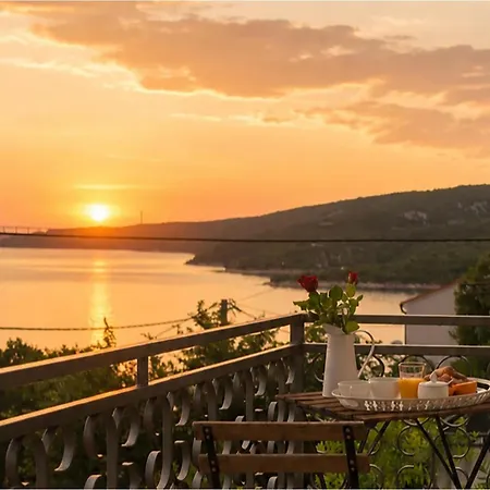 3 Bedroom Beautiful In Casa vacanze *
