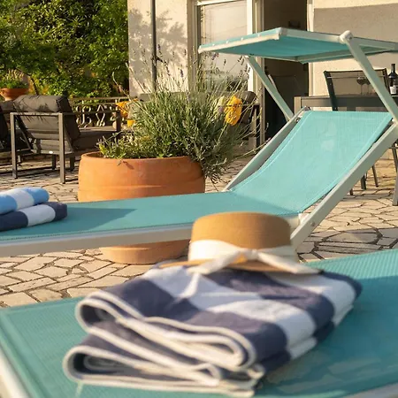 3 Bedroom Beautiful In Casa vacanze Jadranovo