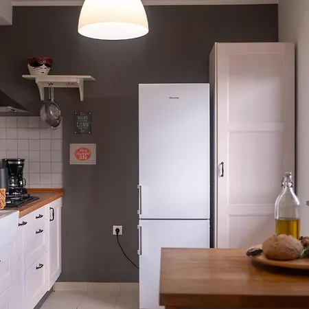 3 Bedroom Beautiful In Casa vacanze *