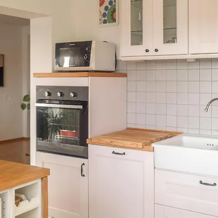 3 Bedroom Beautiful In Casa vacanze Jadranovo