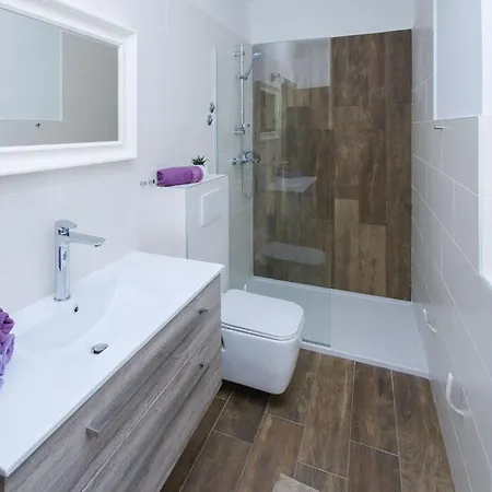 Casa vacanze 3 Bedroom Beautiful In Jadranovo