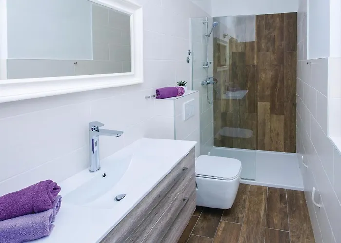 3 Bedroom Beautiful In 펜션 자드라보노