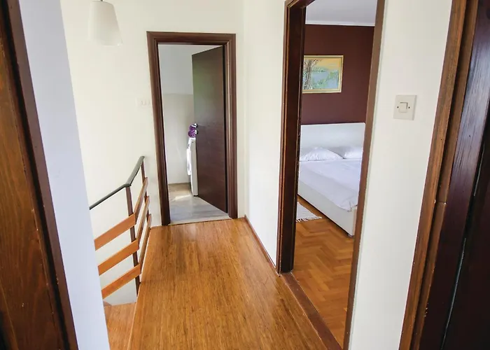 3 Bedroom Beautiful In 자드라보노